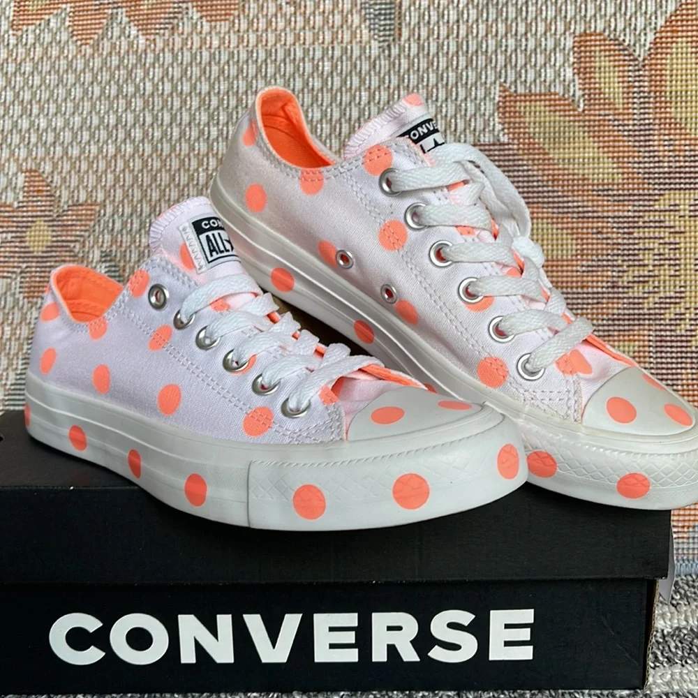 Converse WMNS 560629F
CTAS OX
WHITE/CRIMSON PULS Sneakers - Picture 5 of 16